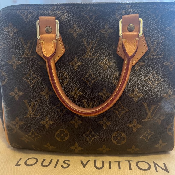 Louis Vuitton
LV Monogram Speedy 25 2007 - Picture 7 of 17